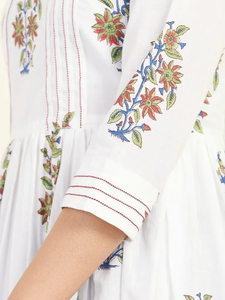 unsplash_Qg0g503MJcE_white cotton dress.webp